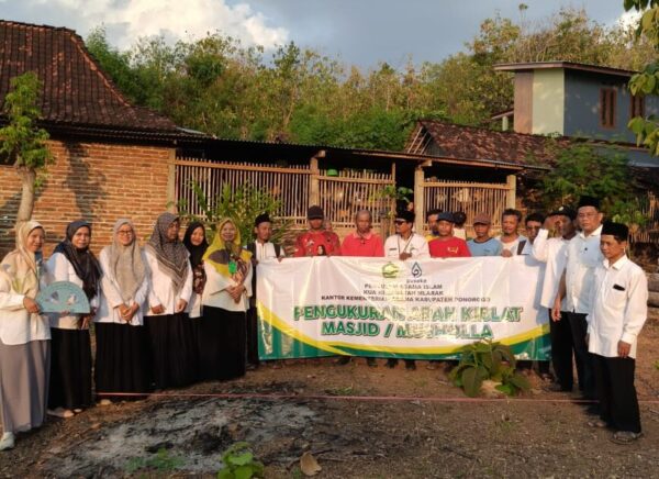 Pengabdian Kolaboratif Dosen Falak IAIN Ponorogo dan Penyuluh Agama Kecamatan Mlarak Sukseskan Pengukuran Arah Kiblat Mushalla As-Suhada (2)
