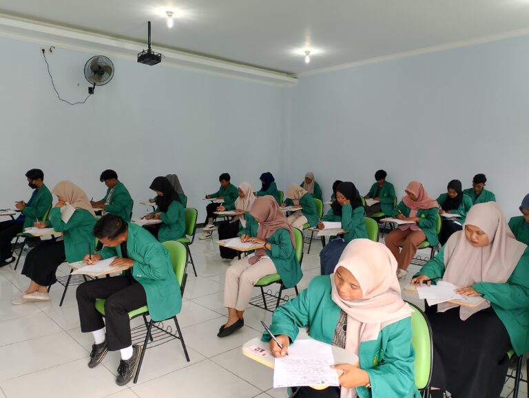 Suasana Ujian di Ruang Perkuliahan1